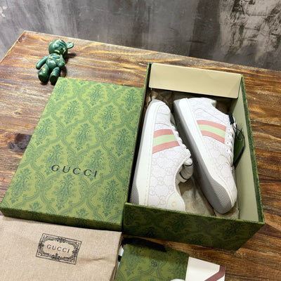 GUC Sneakers