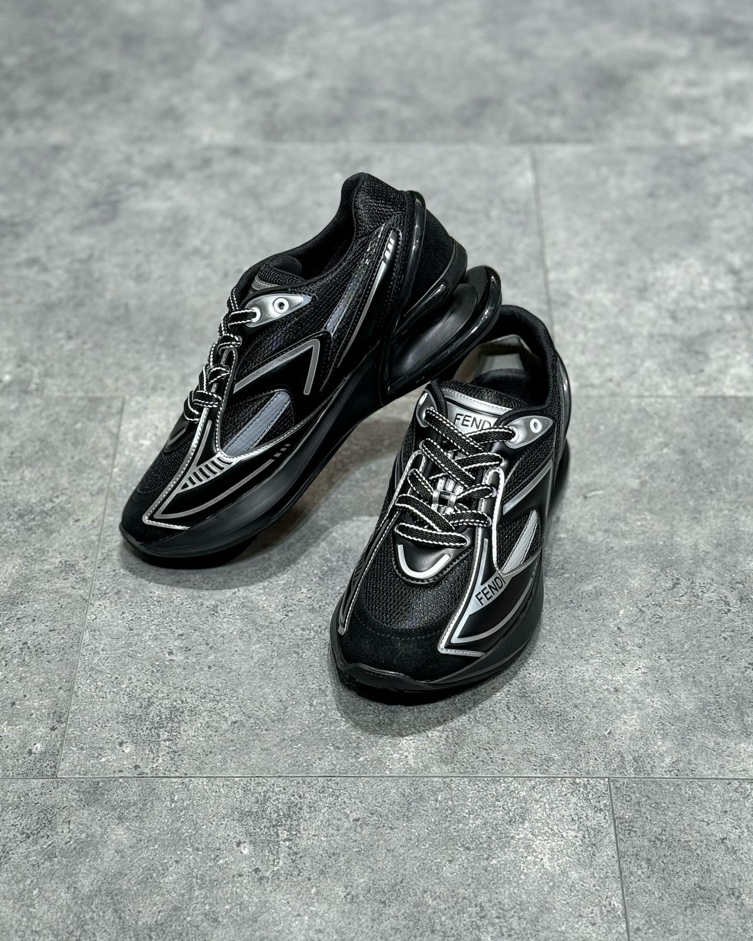 FEN Sneakers