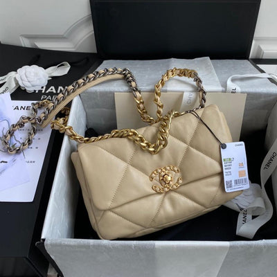 CC MEDIUM 26 FLAP BAG IN BEIGE CREAM LAMBSKIN