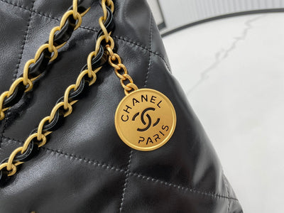 CC MEDIUM 37 HANDBAG IN BLACK CALFSKIN GOLD HARDWARE