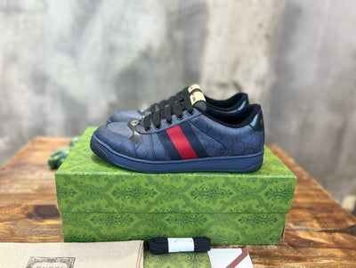 GUC Sneakers