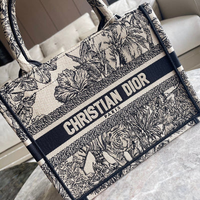 DIO Book Tote