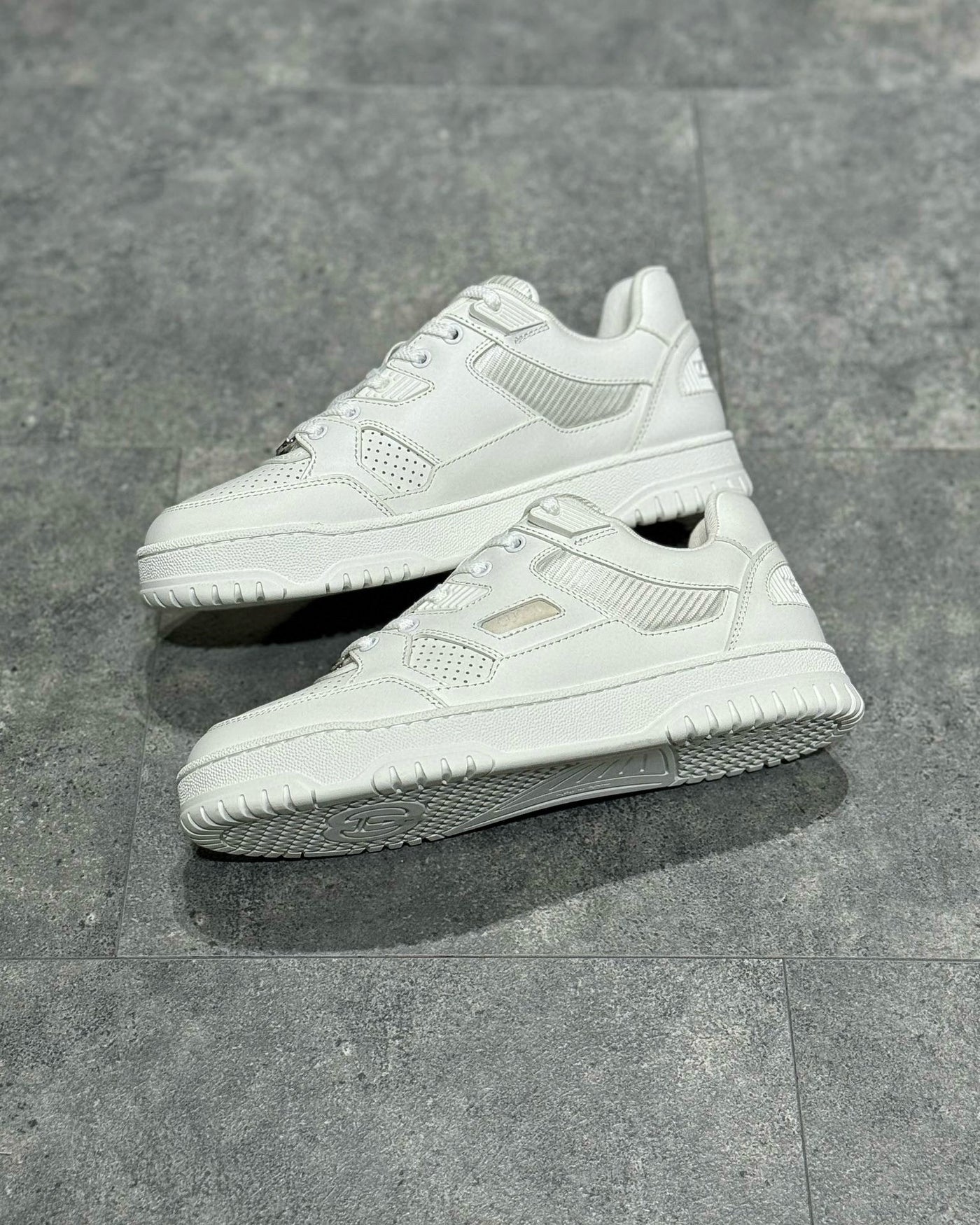GUC Sneakers