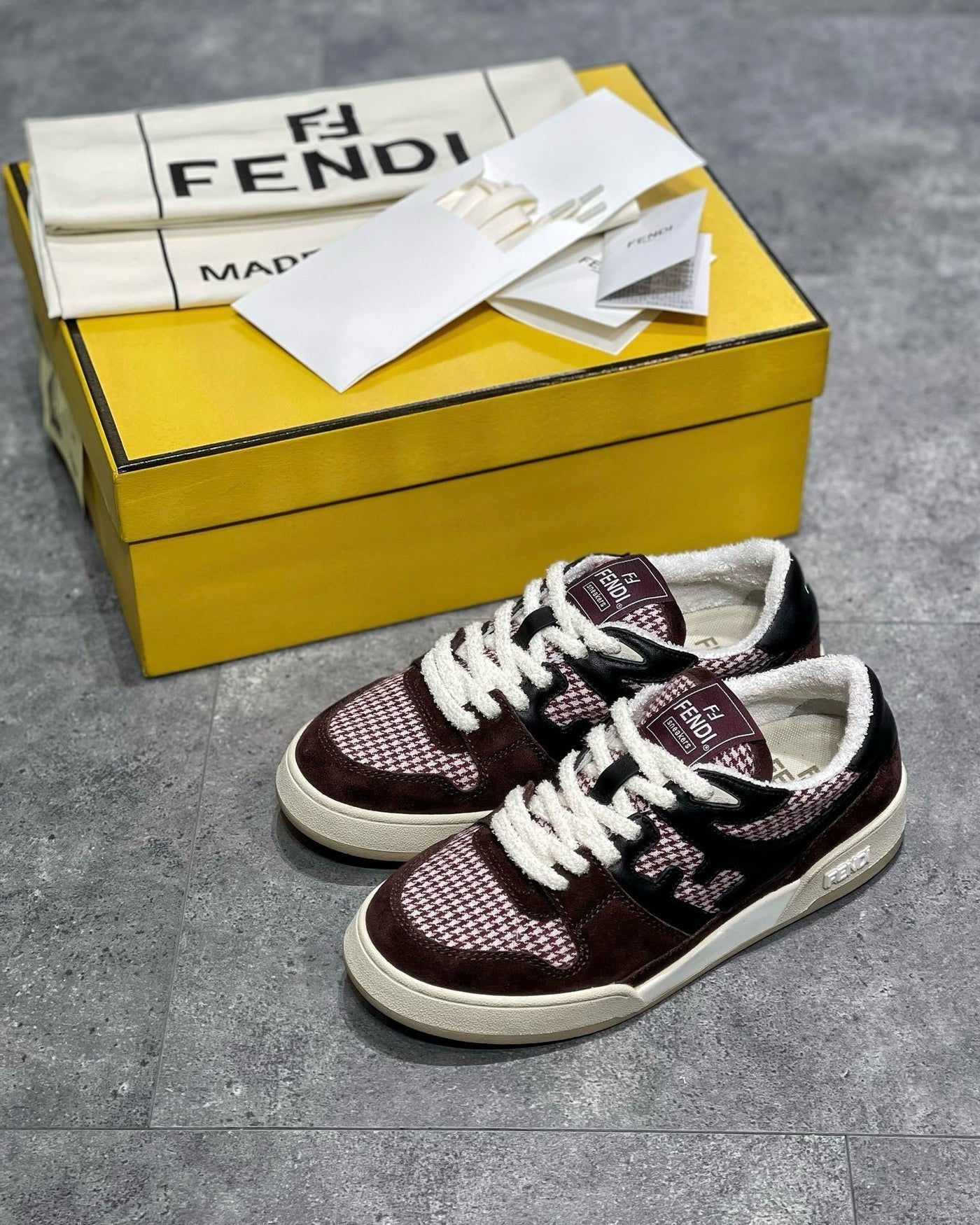 FEN Sneakers