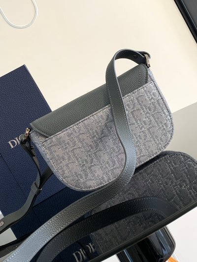DIO Oblique Messenger Bag