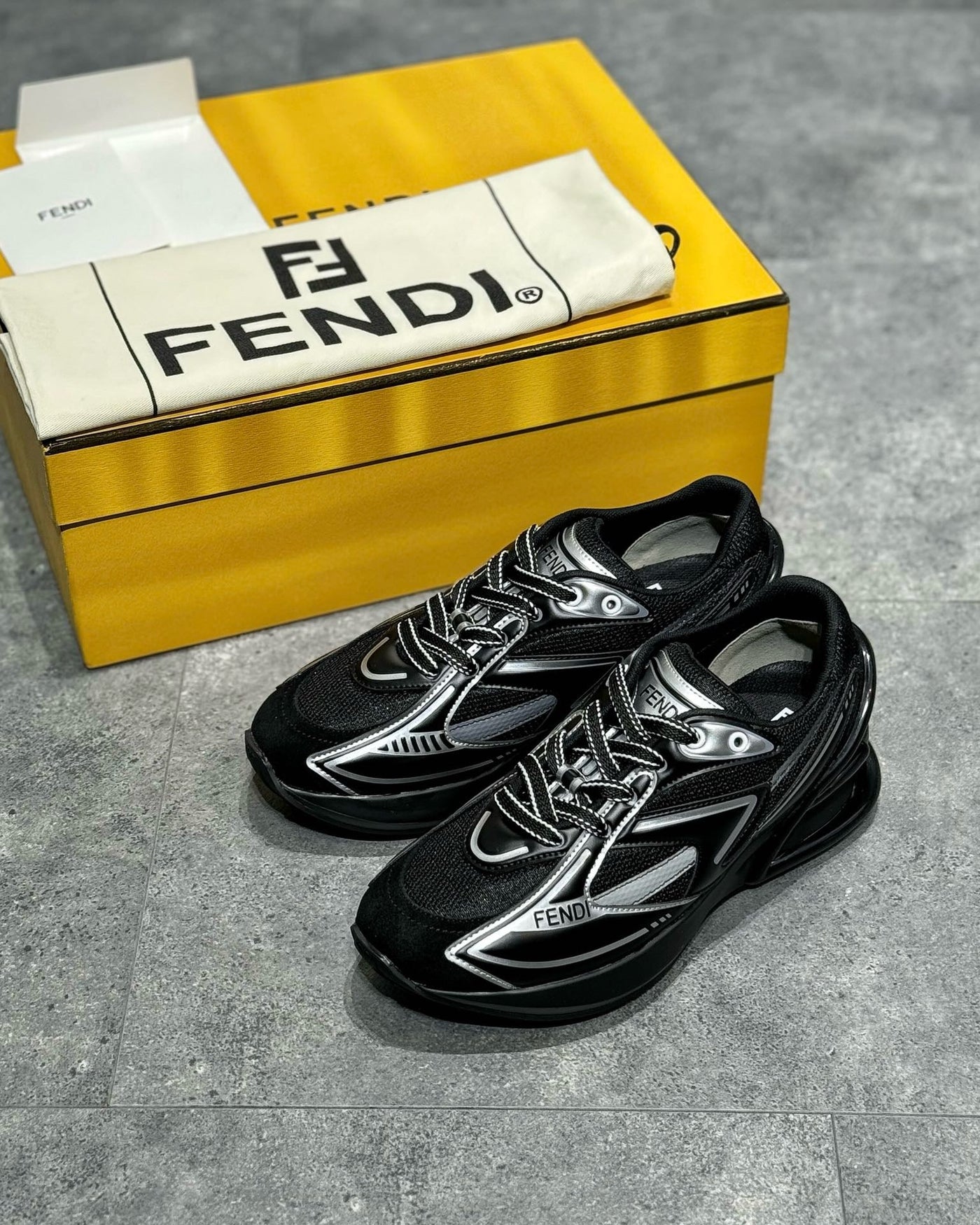 FEN Sneakers