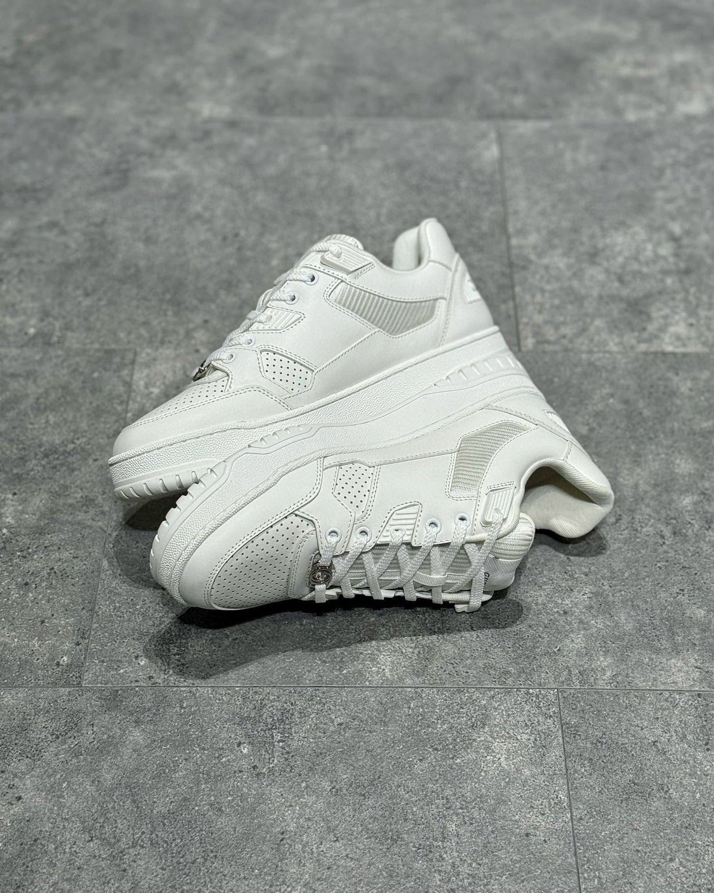 GUC Sneakers