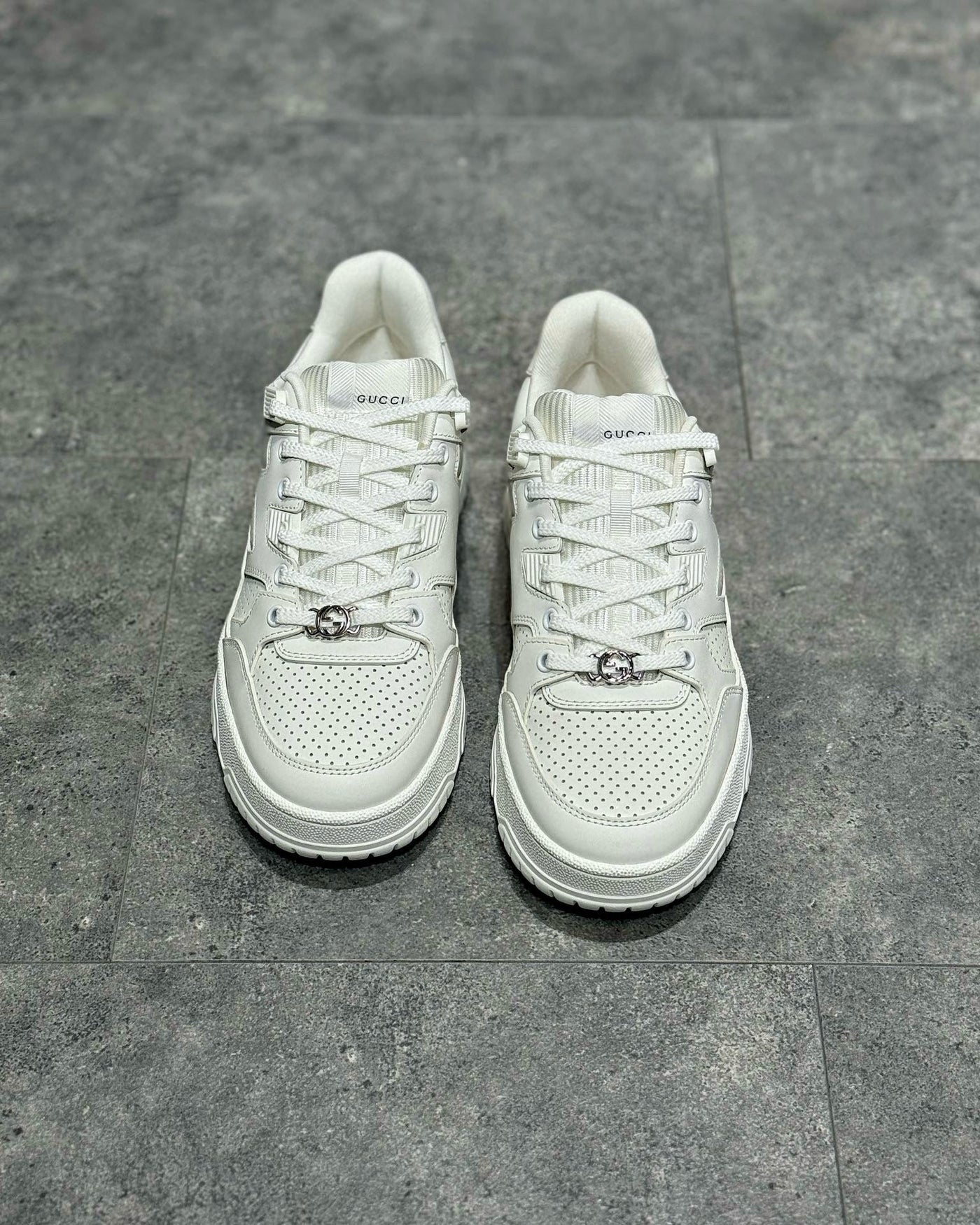 GUC Sneakers