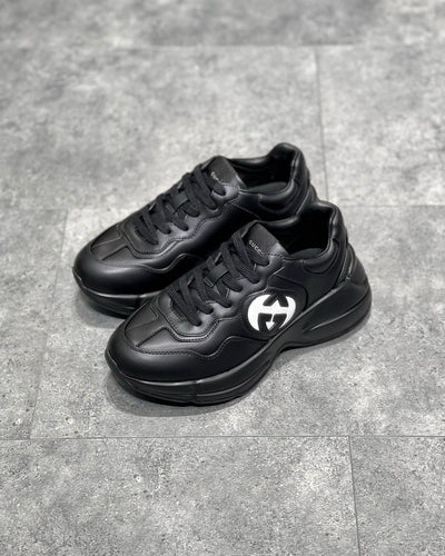 GUC Sneakers