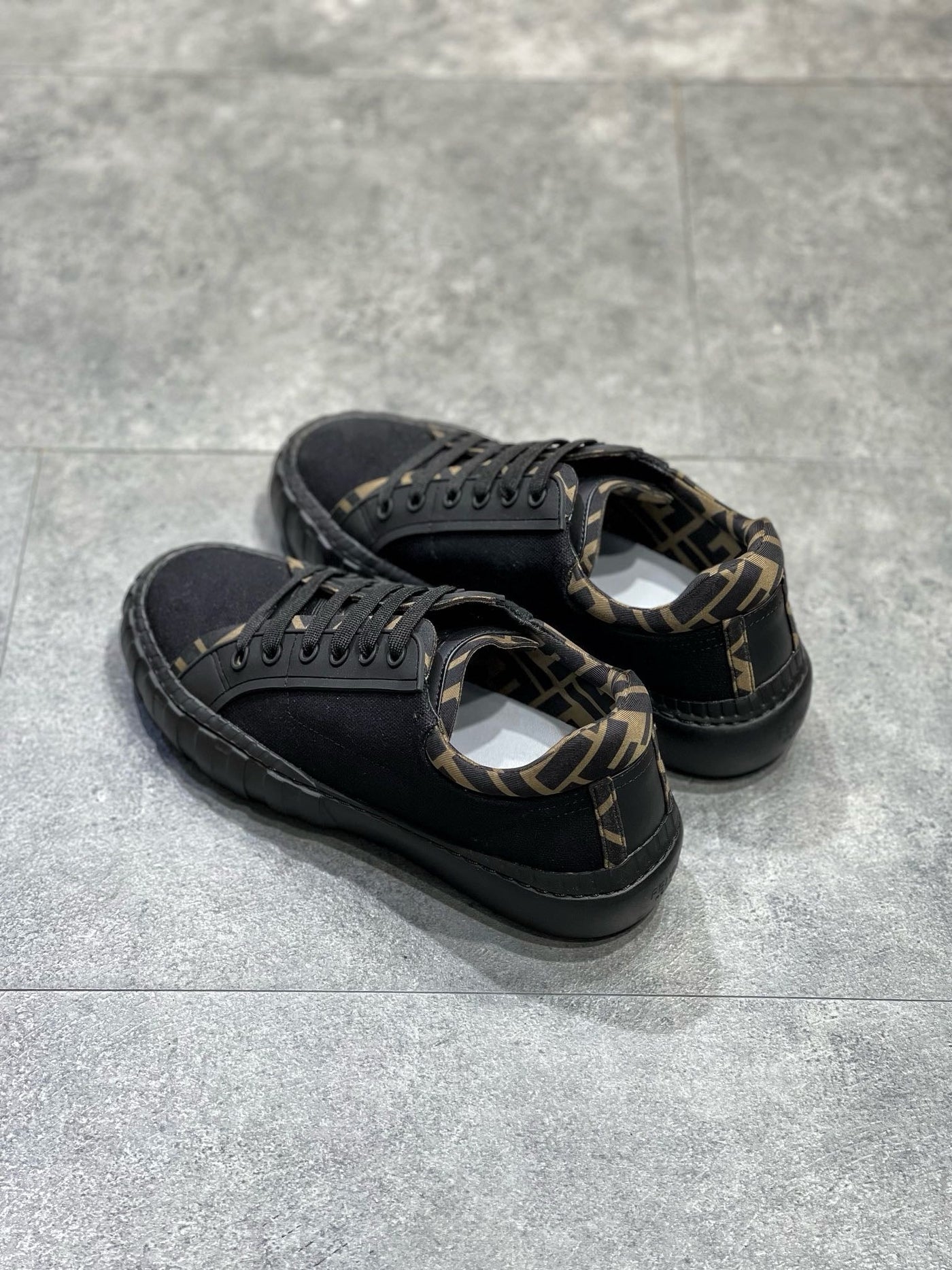 FEN Sneakers