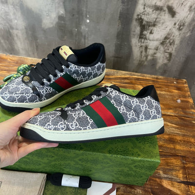 GUC Sneakers