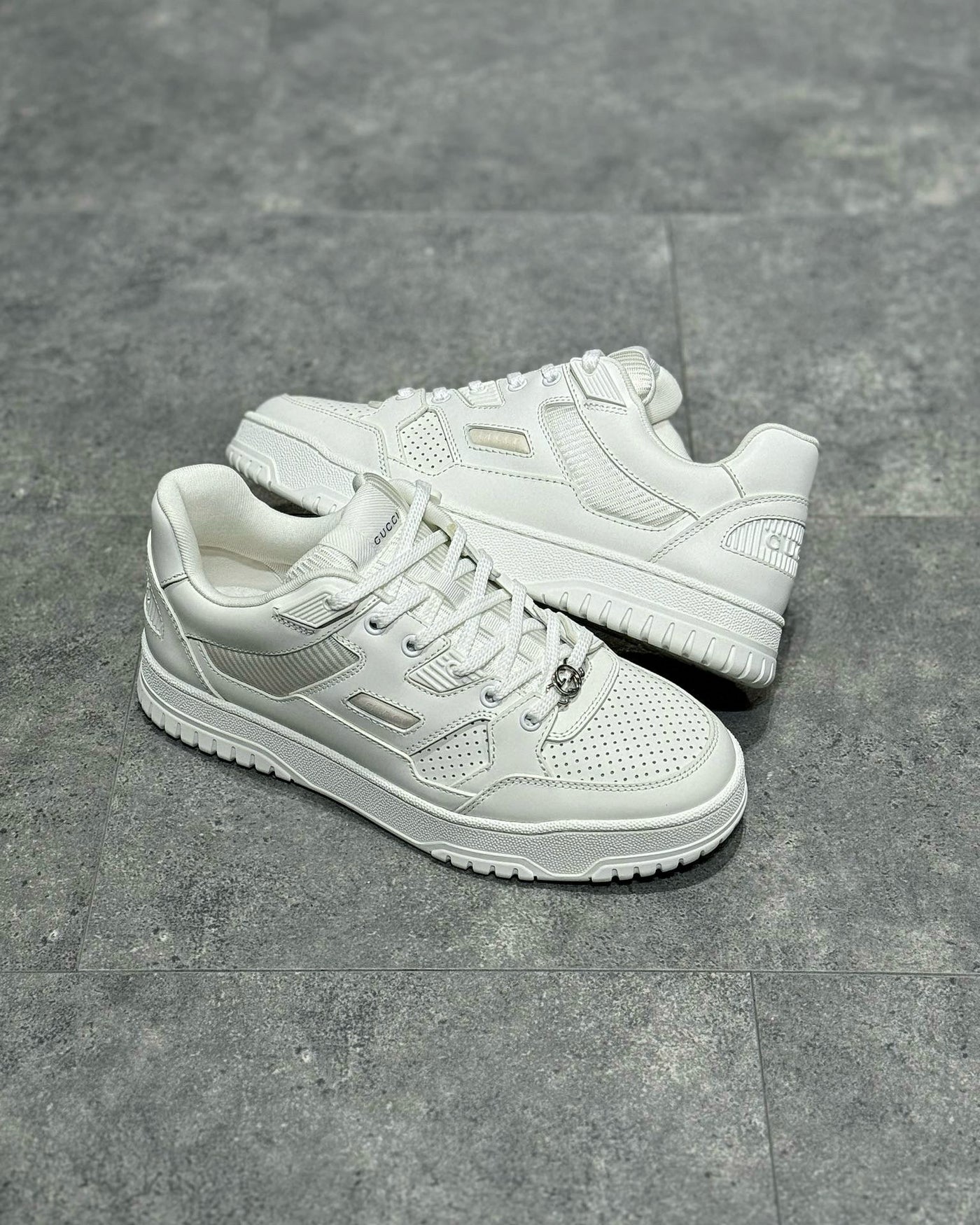 GUC Sneakers