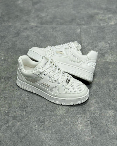 GUC Sneakers