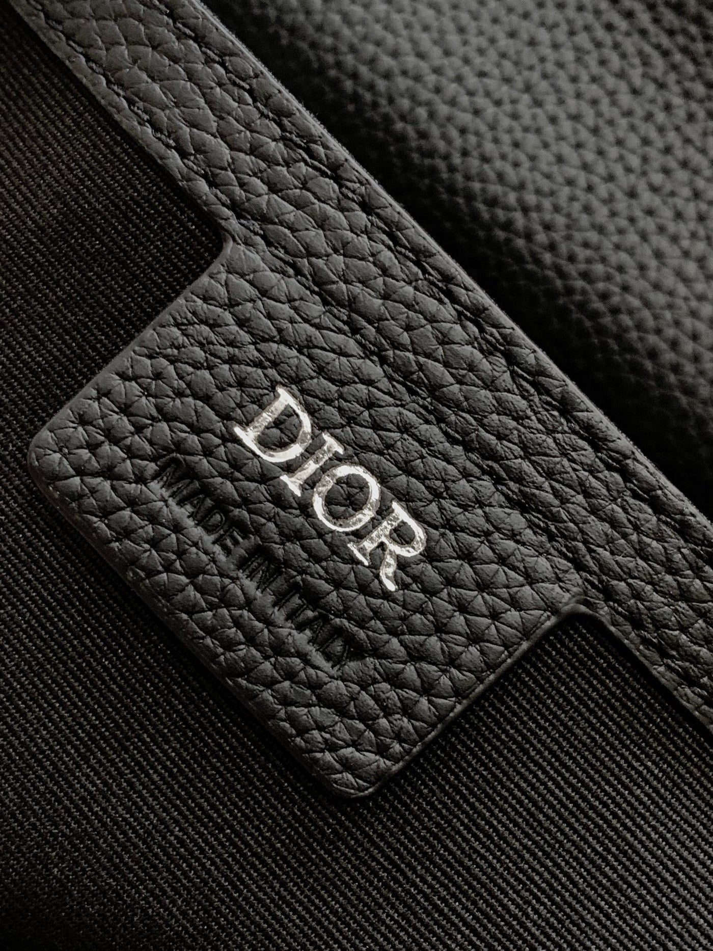 DIO Oblique Messenger Bag