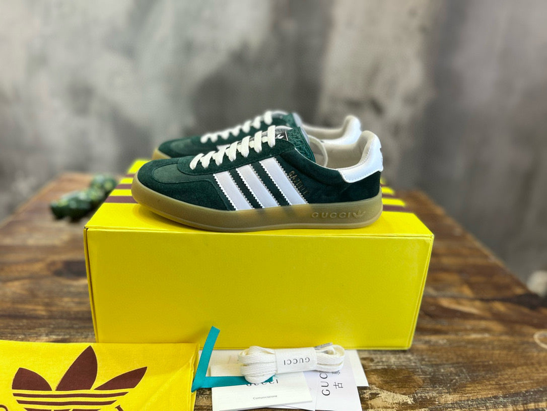GUC Sneakers