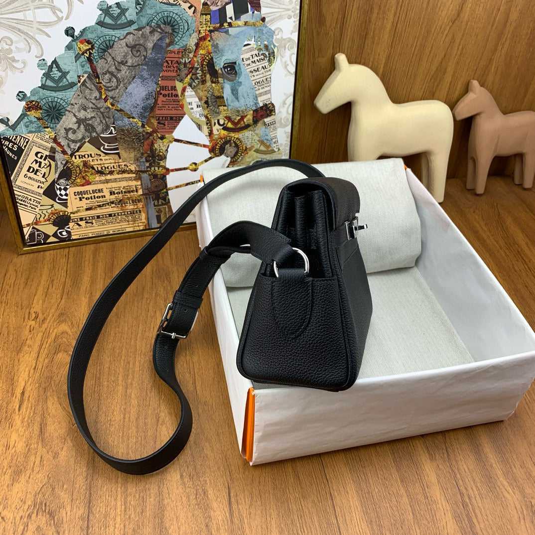 HERM KELLY MESSENGER 25