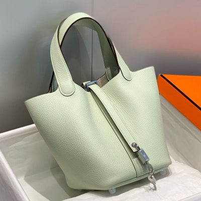 HERM Picotin Lock 18 Bag In Vert Fizz Clemence Leather
