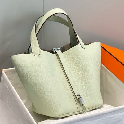 HERM Picotin Lock 22 Bag In Vert Fizz Clemence Leather