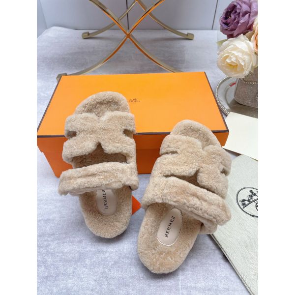 HERM Women's Chypre Sandals In Off White Shearling