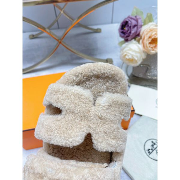 HERM Women's Chypre Sandals In Off White Shearling