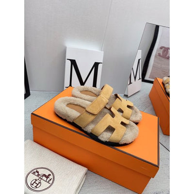 HERM Women's Chypre Sandals in Beige Suede with Shearling