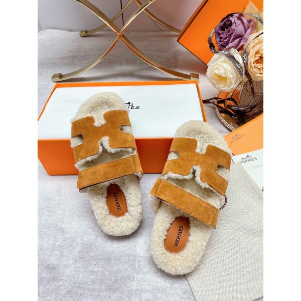 HERM Women's Chypre Sandals in Tan Suede with Shearling