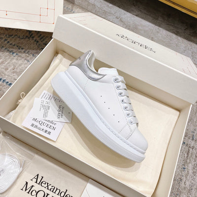Sneakers & Shoes