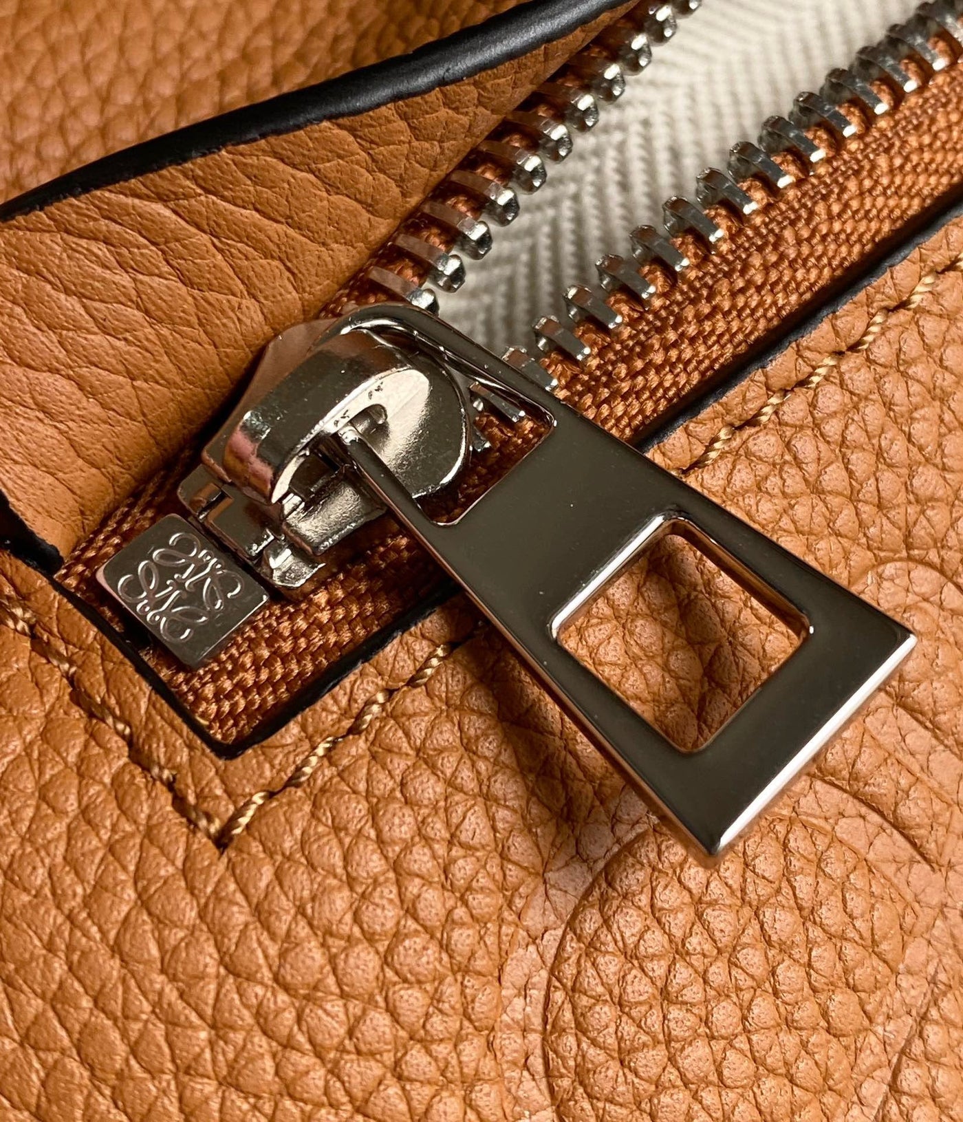 LO Sling Bag