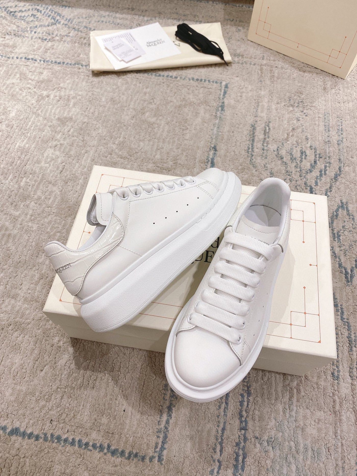 Sneakers & Shoes