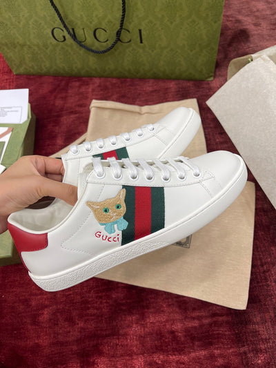Sneakers & Shoes