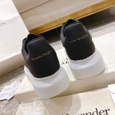 Sneakers & Shoes