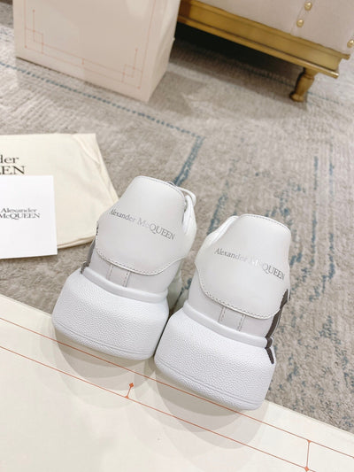 Sneakers & Shoes