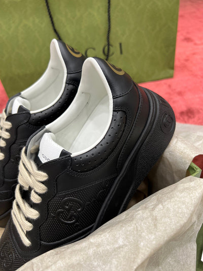 Sneakers & Shoes