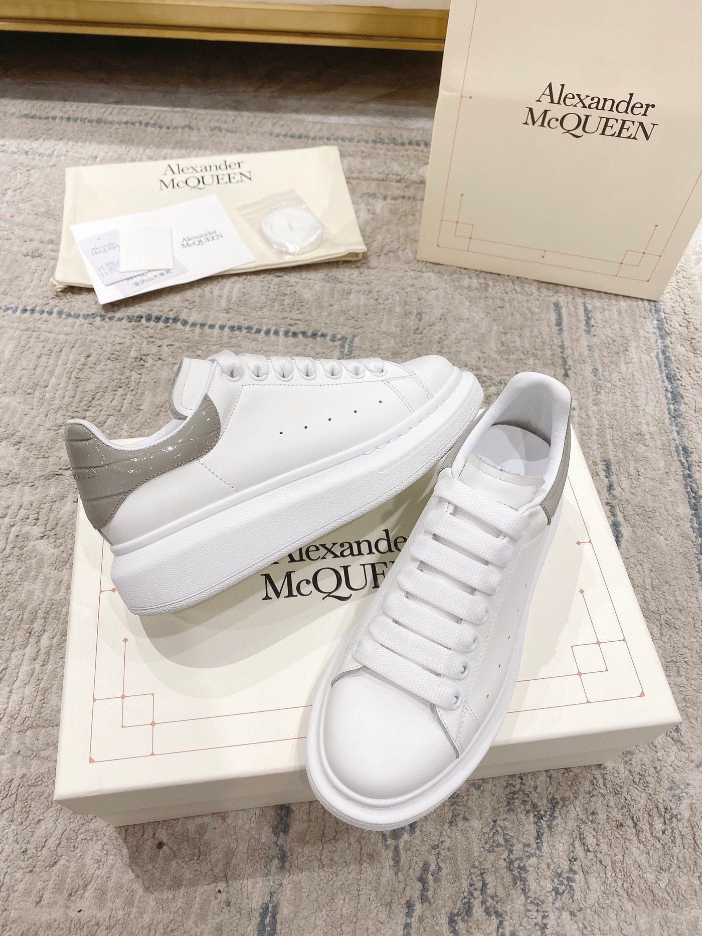 Sneakers & Shoes