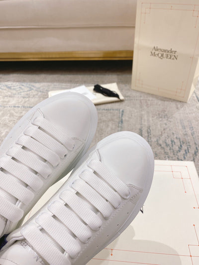 Sneakers & Shoes