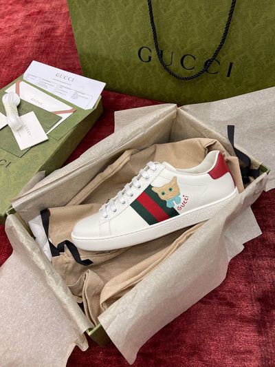 Sneakers & Shoes