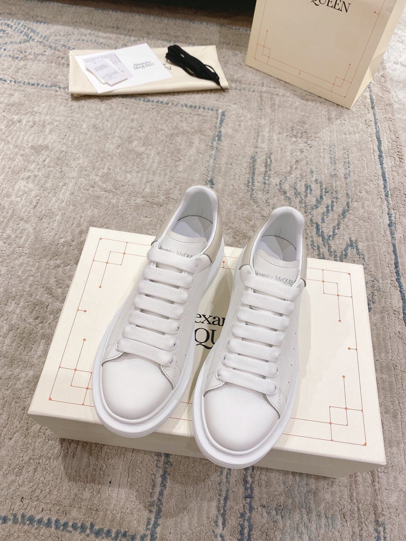 Sneakers & Shoes