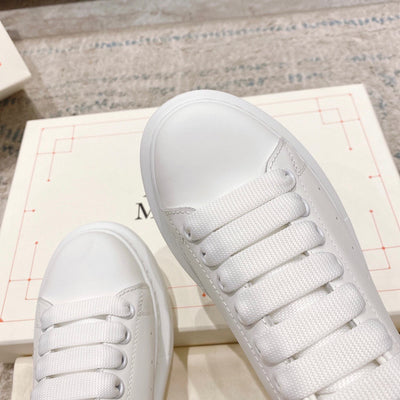 Sneakers & Shoes