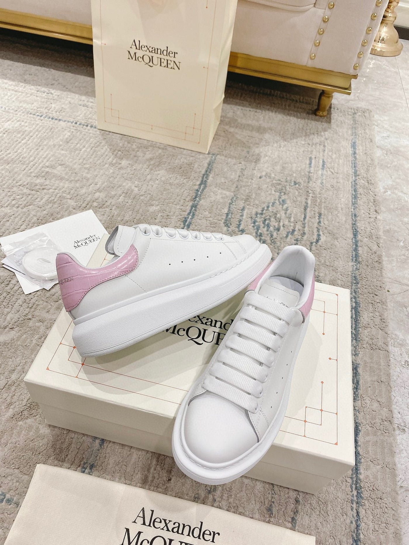 Sneakers & Shoes