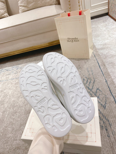 Sneakers & Shoes