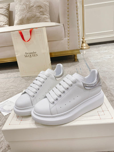 Sneakers & Shoes