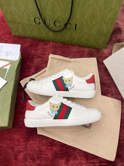 Sneakers & Shoes