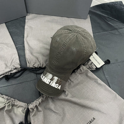 Caps