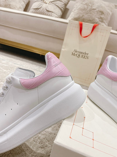 Sneakers & Shoes