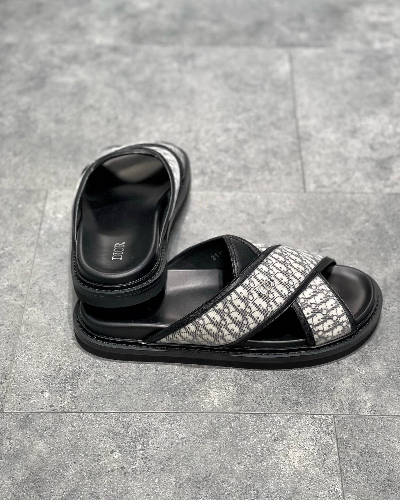 DIO Sandal