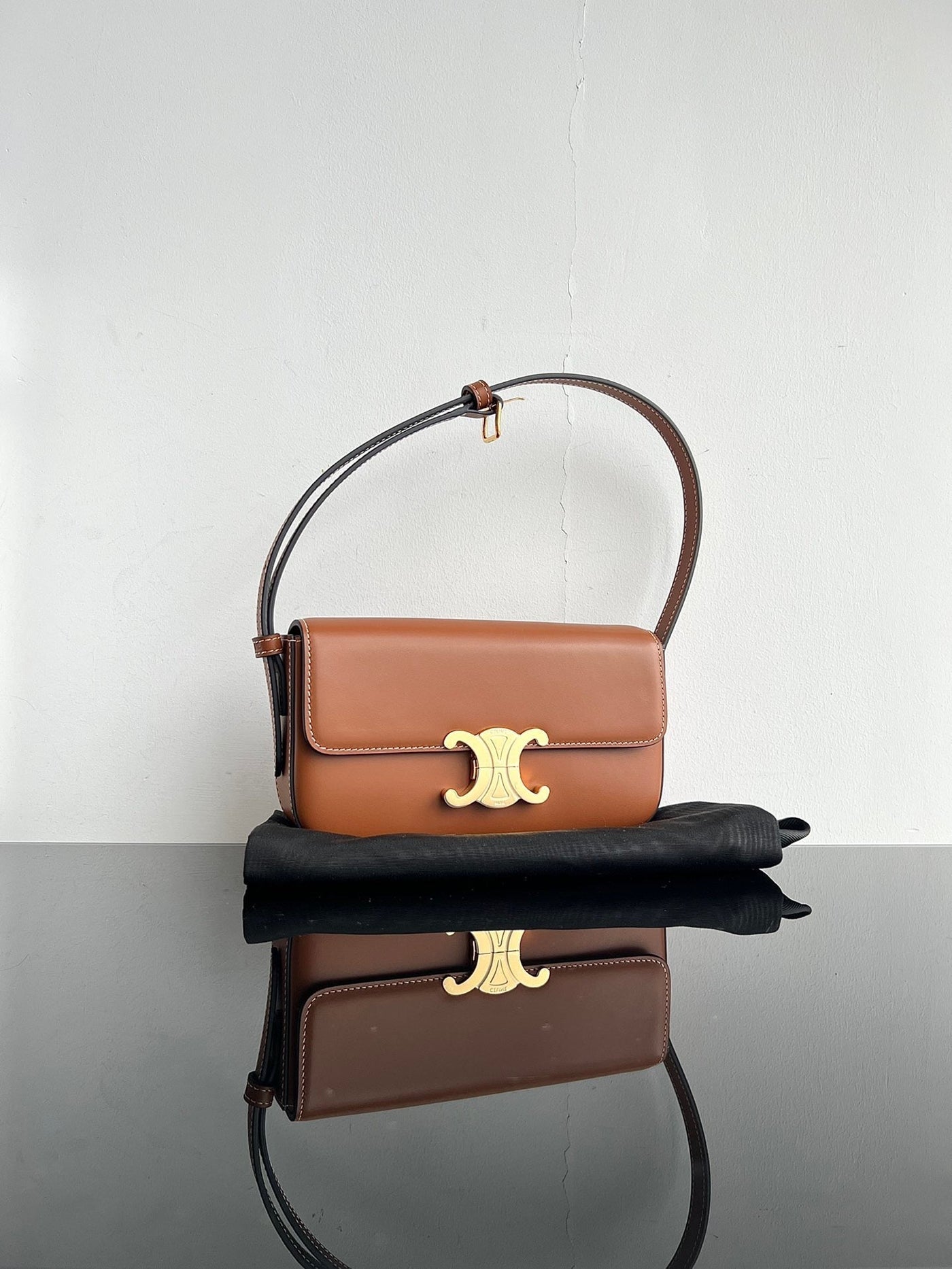 CEL Triomphe Hobo