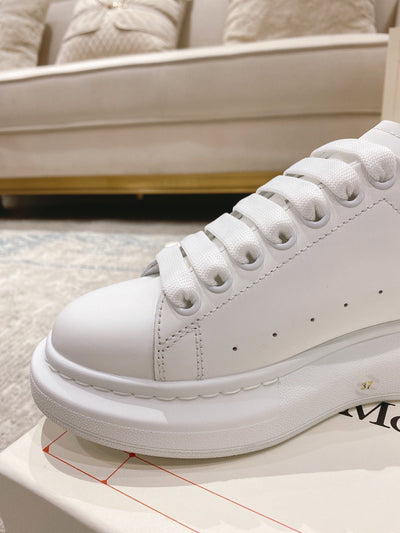 Sneakers & Shoes