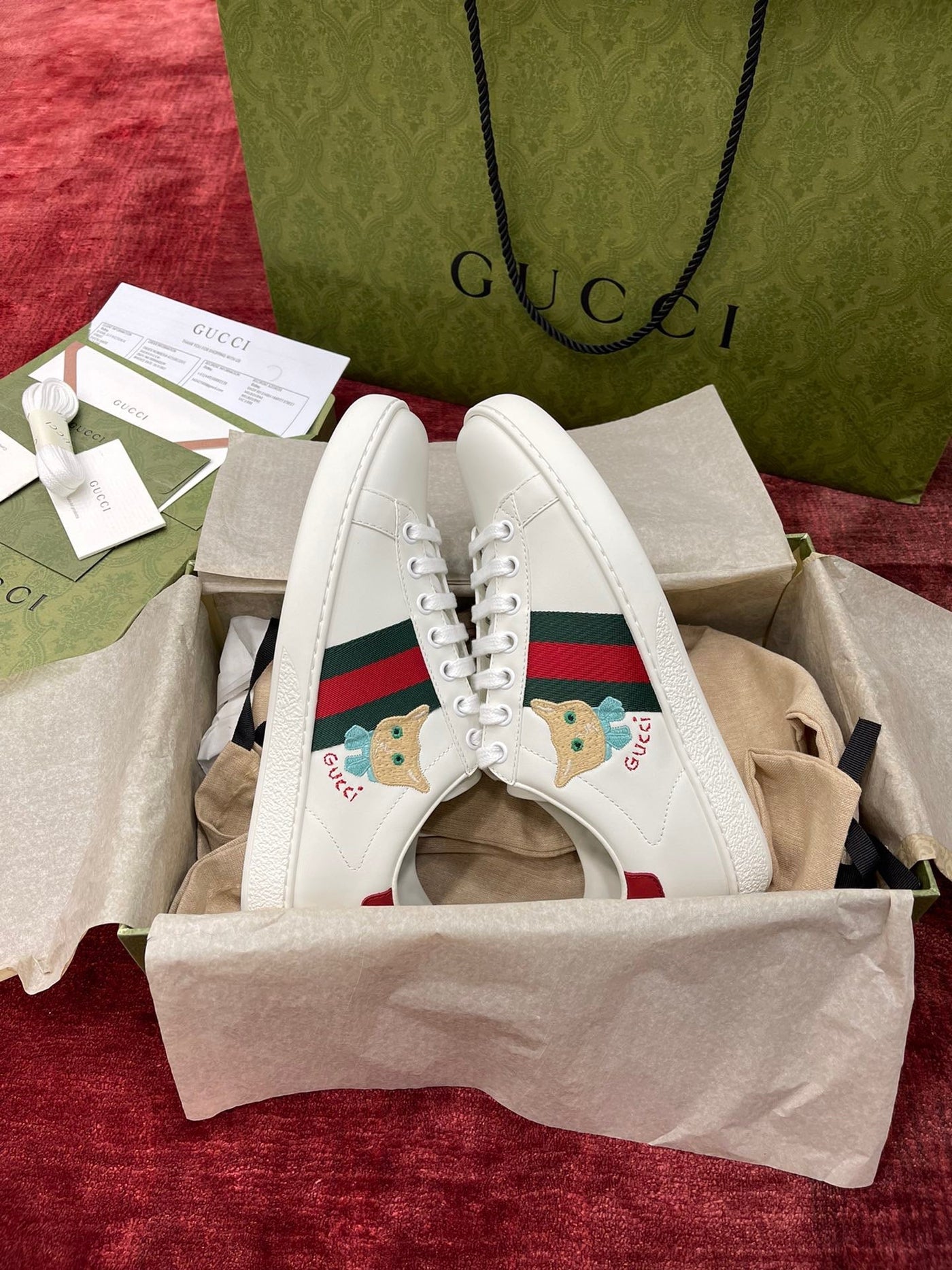 Sneakers & Shoes