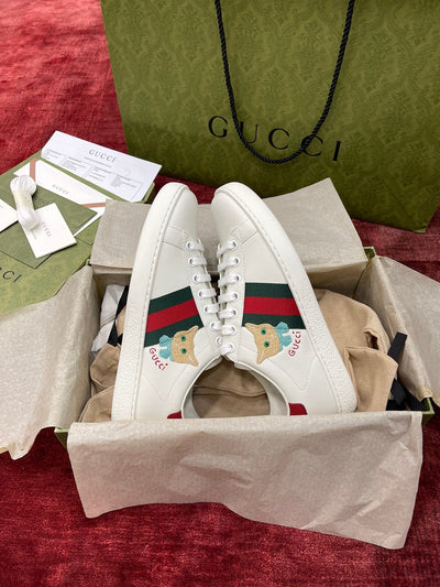 Sneakers & Shoes