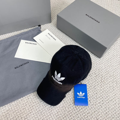 Caps